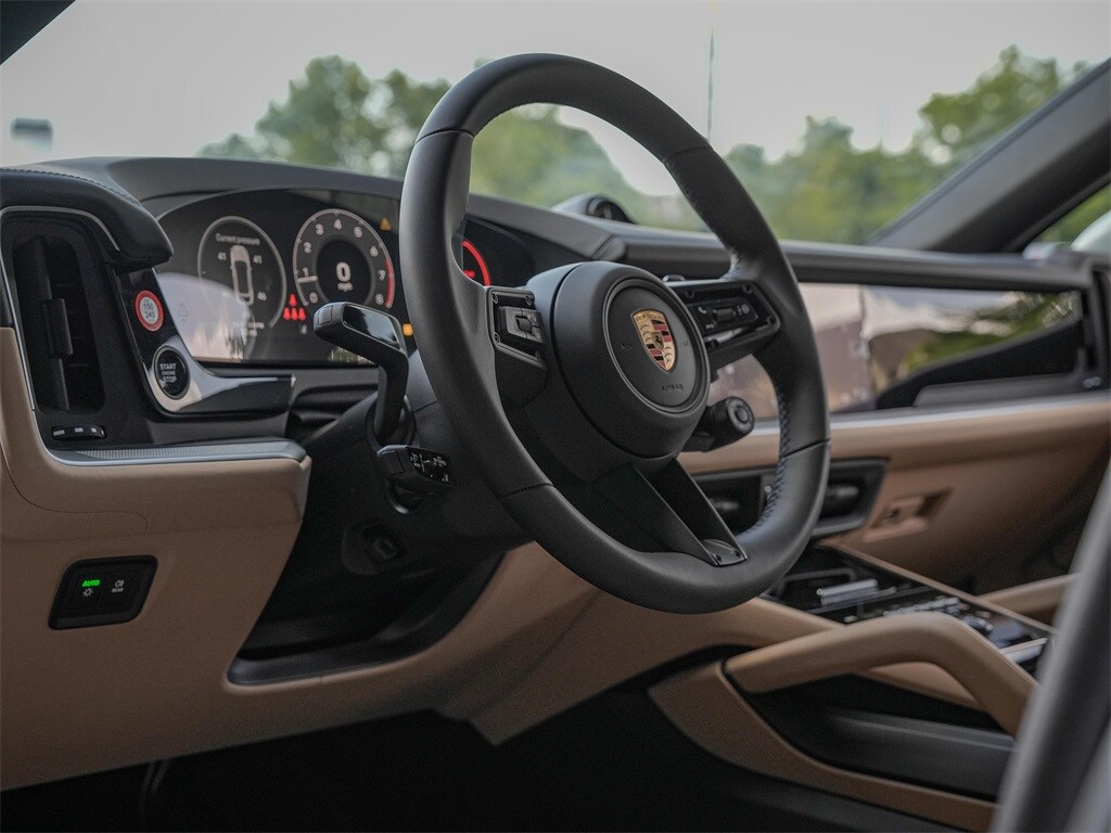 2025 Porsche Cayenne Coupe photo 4