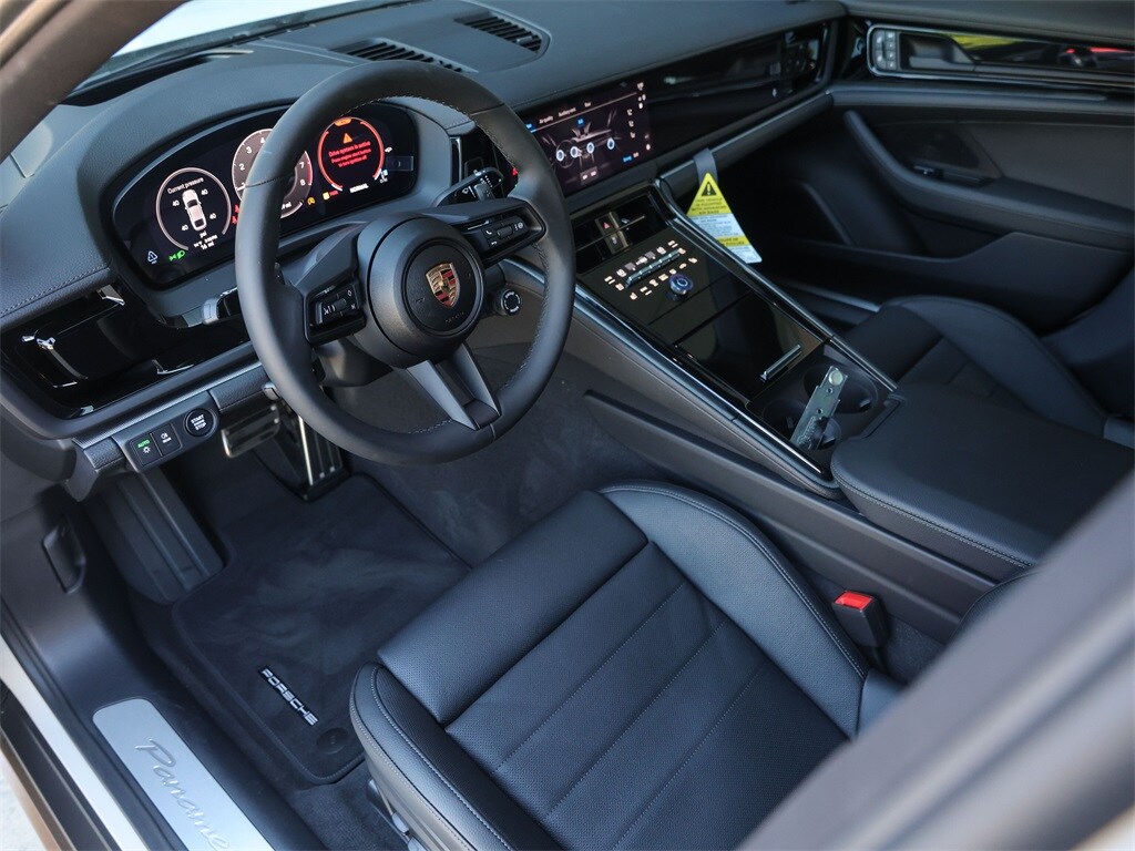2025 Porsche Panamera 4 photo 4