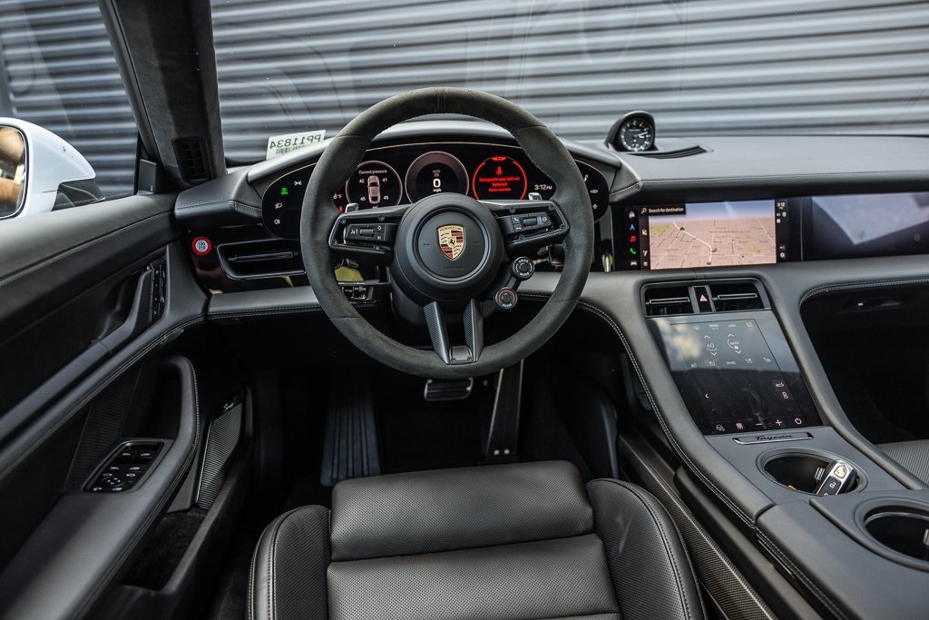 2025 Porsche Taycan GTS photo 12