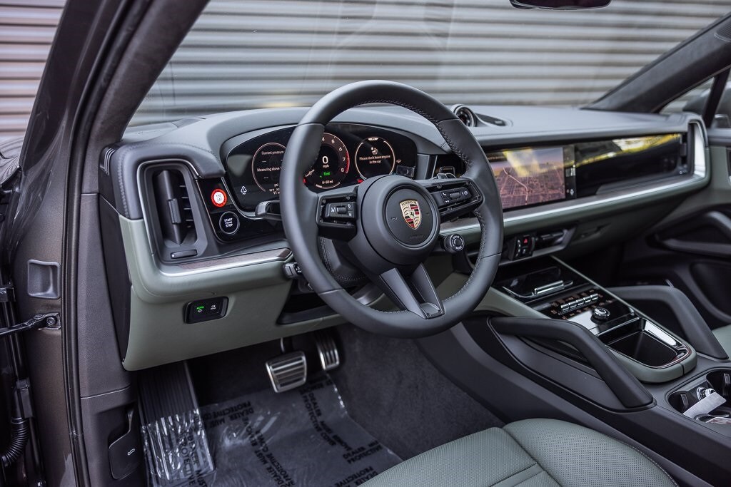 2025 Porsche Cayenne E-Hybrid Coupe photo 4