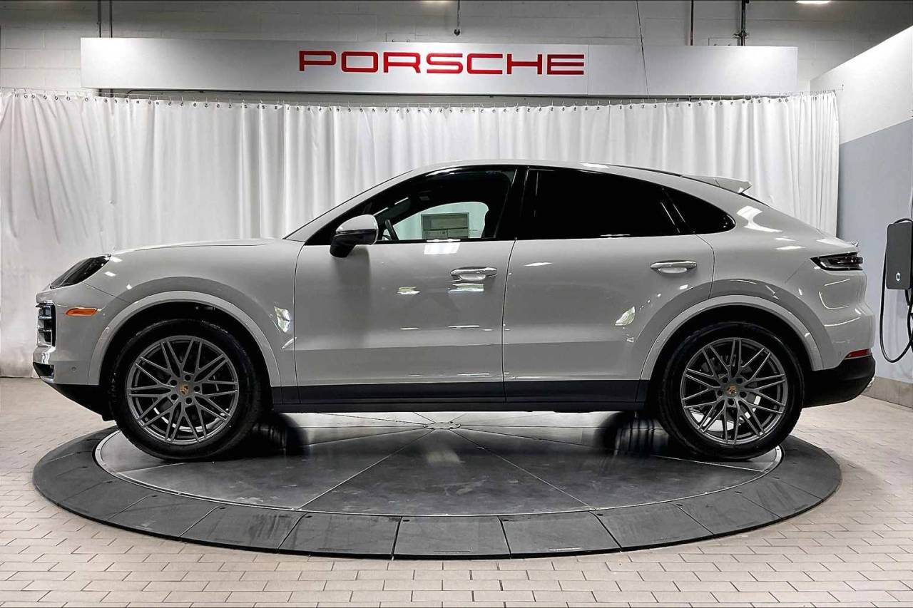 2025 Porsche Cayenne Coupe photo 2