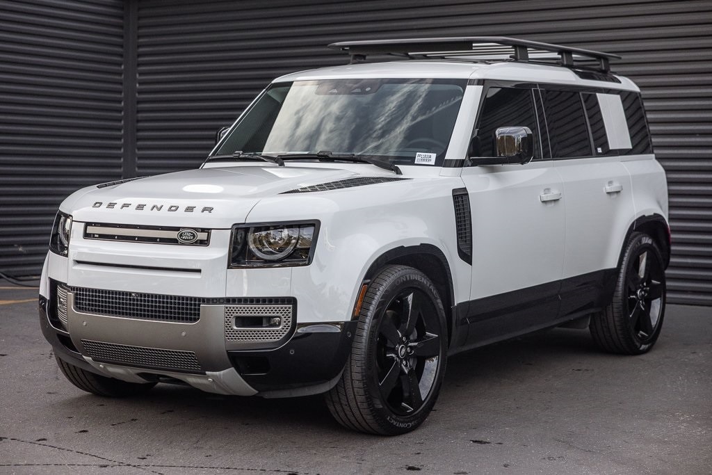 2025 Land Rover Defender X-Dynamic SE's photo