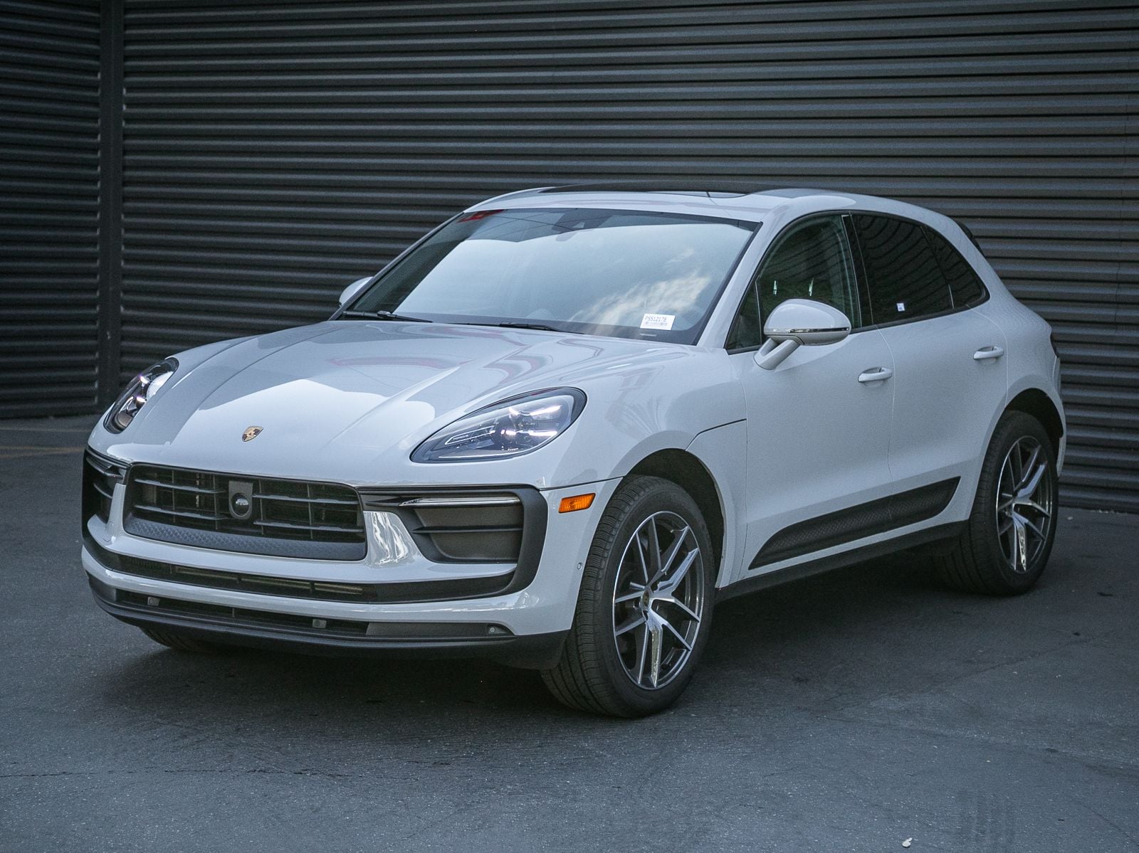 2025 Porsche Macan's photo
