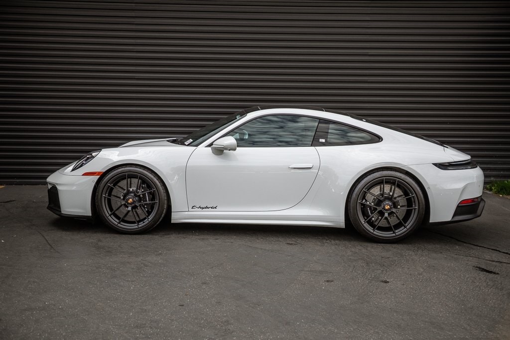 2025 Porsche 911 GTS photo 2