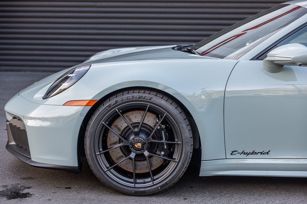 2026 Porsche 911 GTS - Photo 11