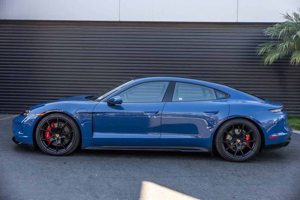 2026 Porsche Taycan GTS photo 2