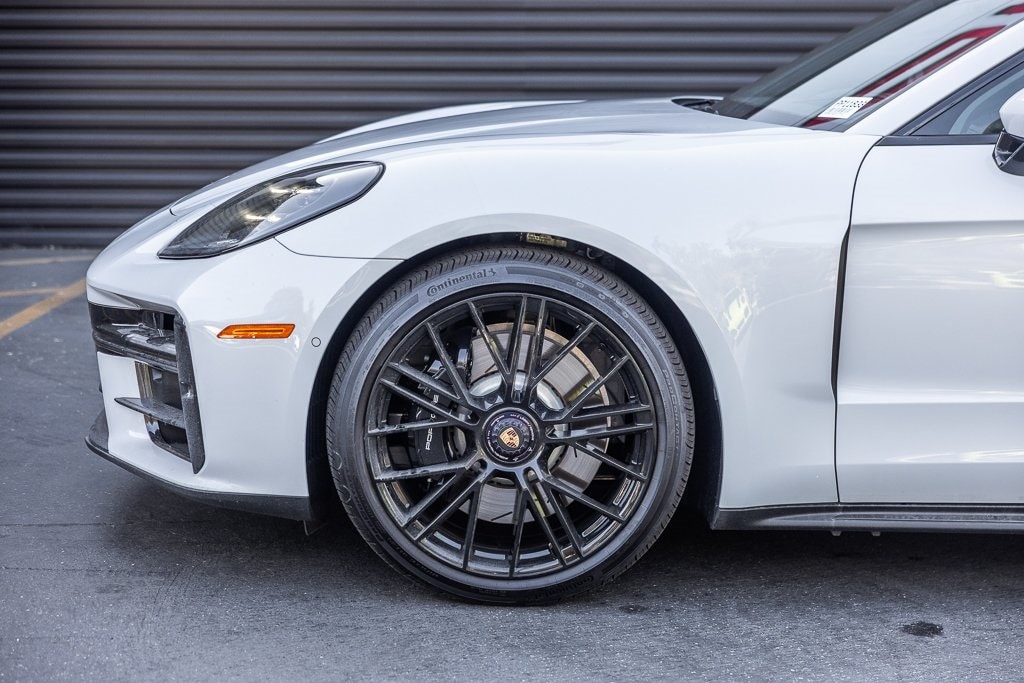 2025 Porsche Panamera GTS photo 11