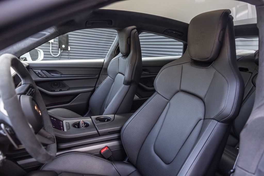 2025 Porsche Taycan GTS photo 5