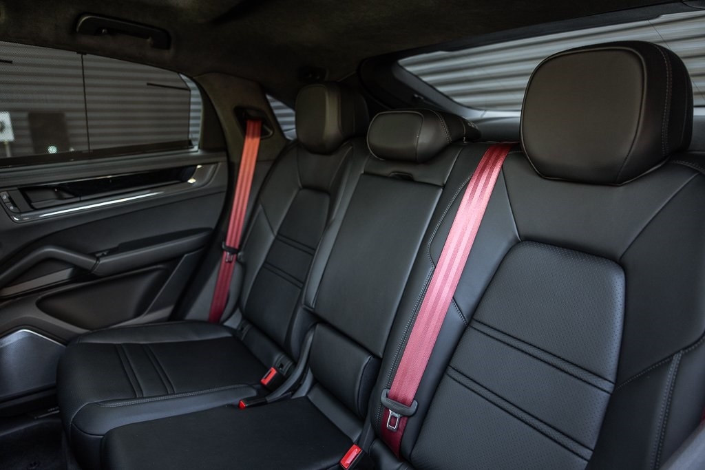 2025 Porsche Cayenne Coupe GTS photo 16