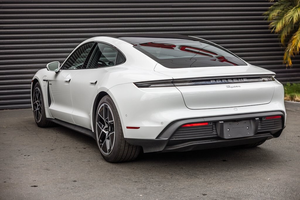 2025 Porsche Taycan photo 3