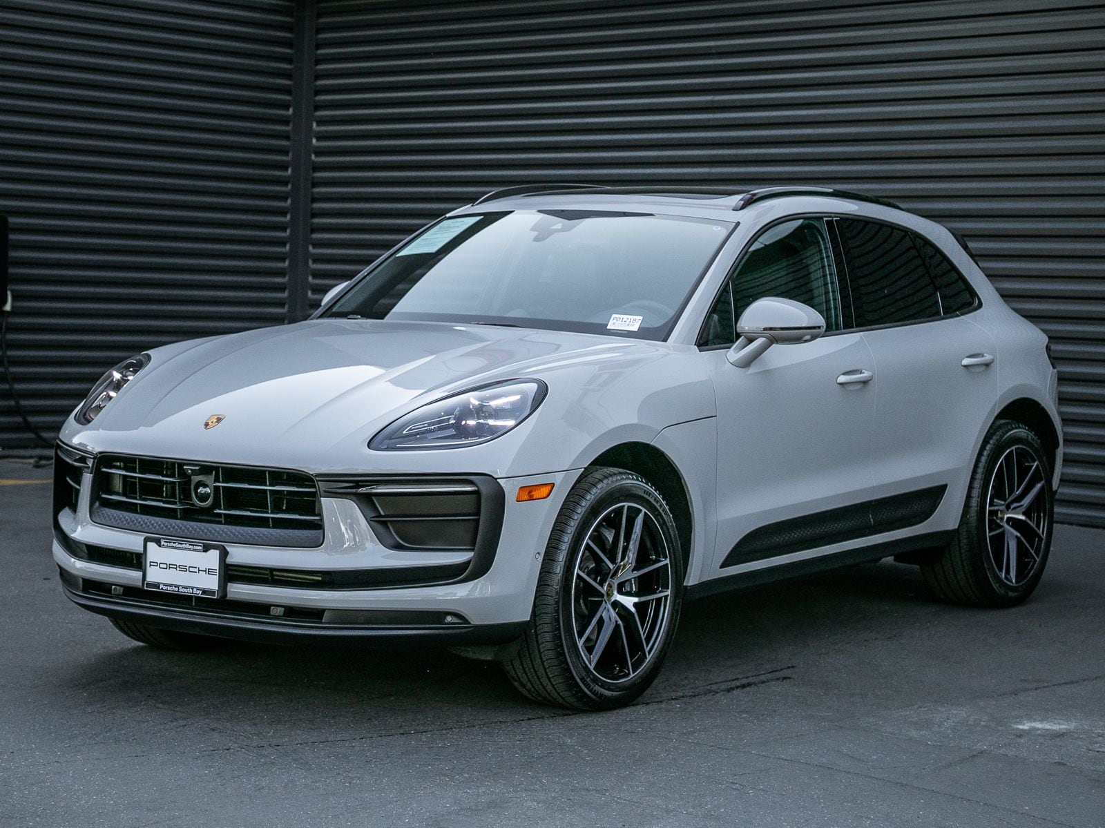 2024 Porsche Macan's photo