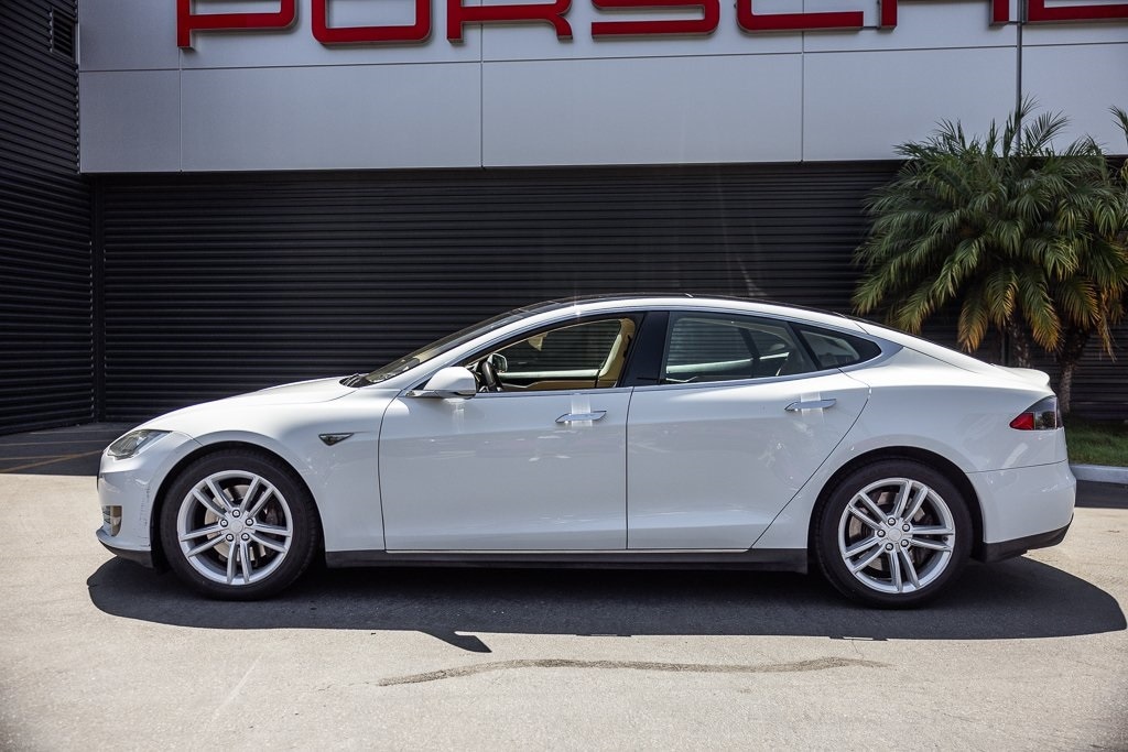 Used 2013 Tesla Model S S with VIN 5YJSA1CG8DFP23087 for sale in Hawthorne, CA
