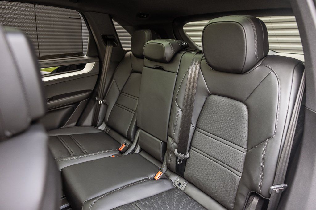 2026 Porsche Cayenne S E-Hybrid - Photo 17