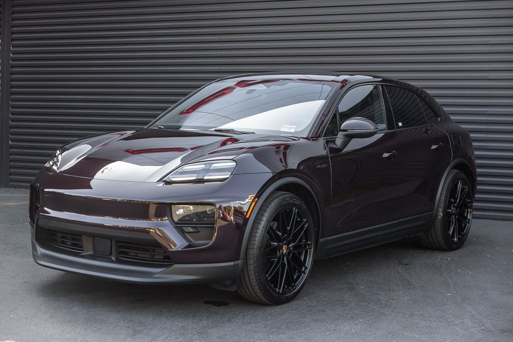 2025 Porsche Macan Electric photo 2