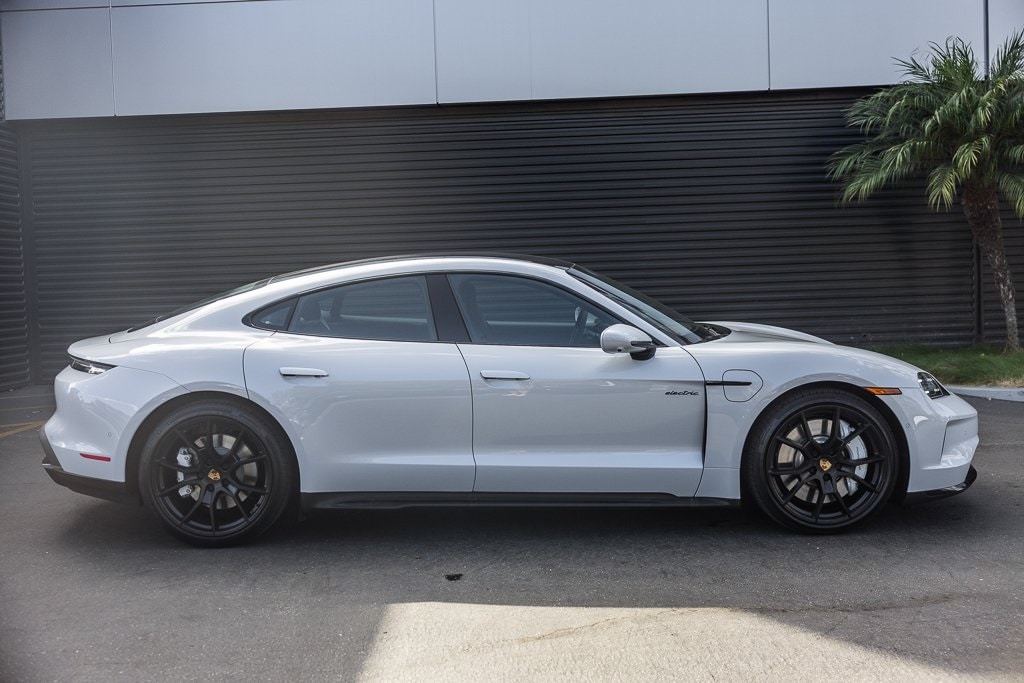 2025 Porsche Taycan GTS photo 8