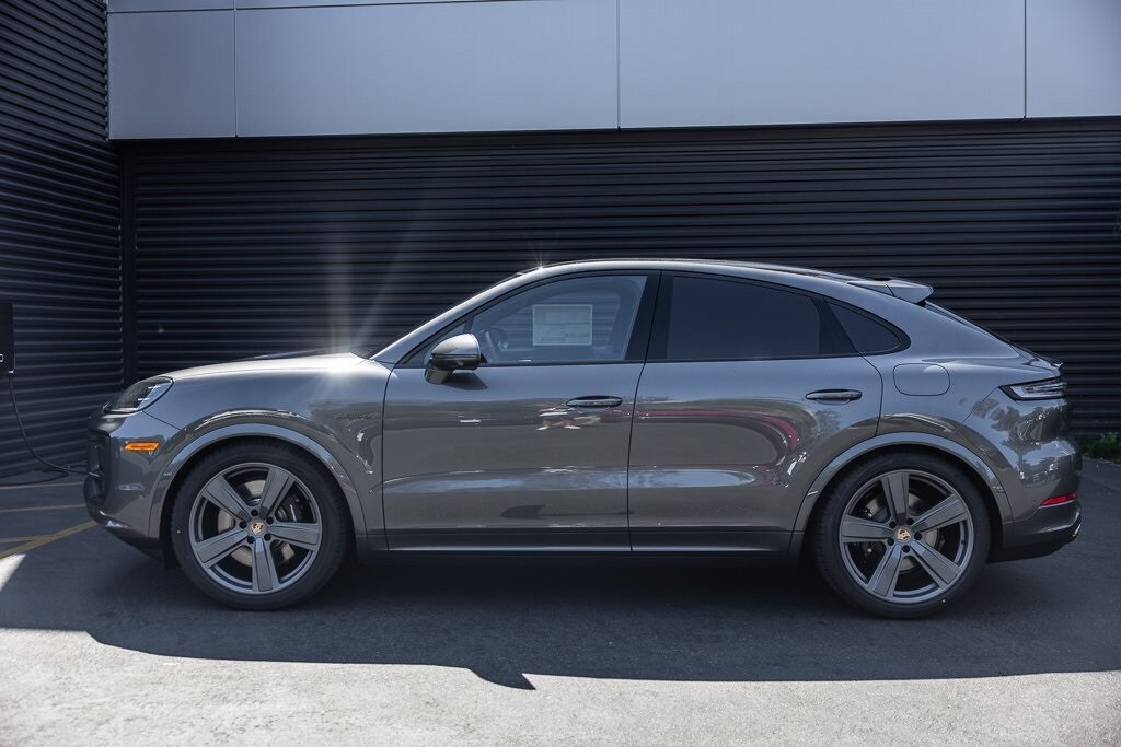 2025 Porsche Cayenne E-Hybrid Coupe photo 2