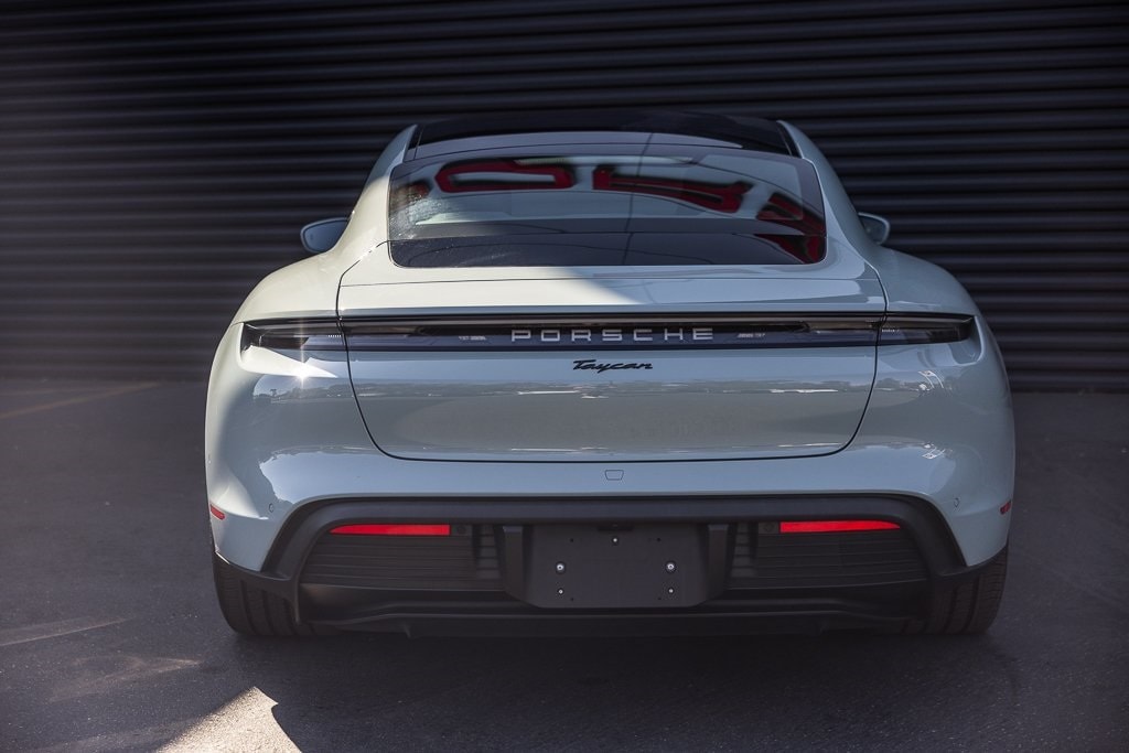 2025 Porsche Taycan photo 8