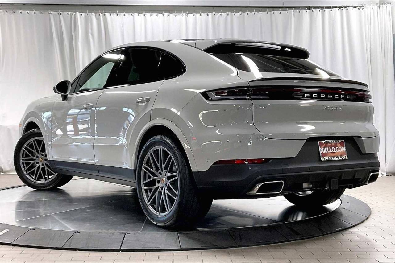 2025 Porsche Cayenne Coupe photo 3