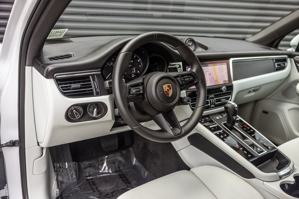 2024 Porsche Macan GTS photo 3
