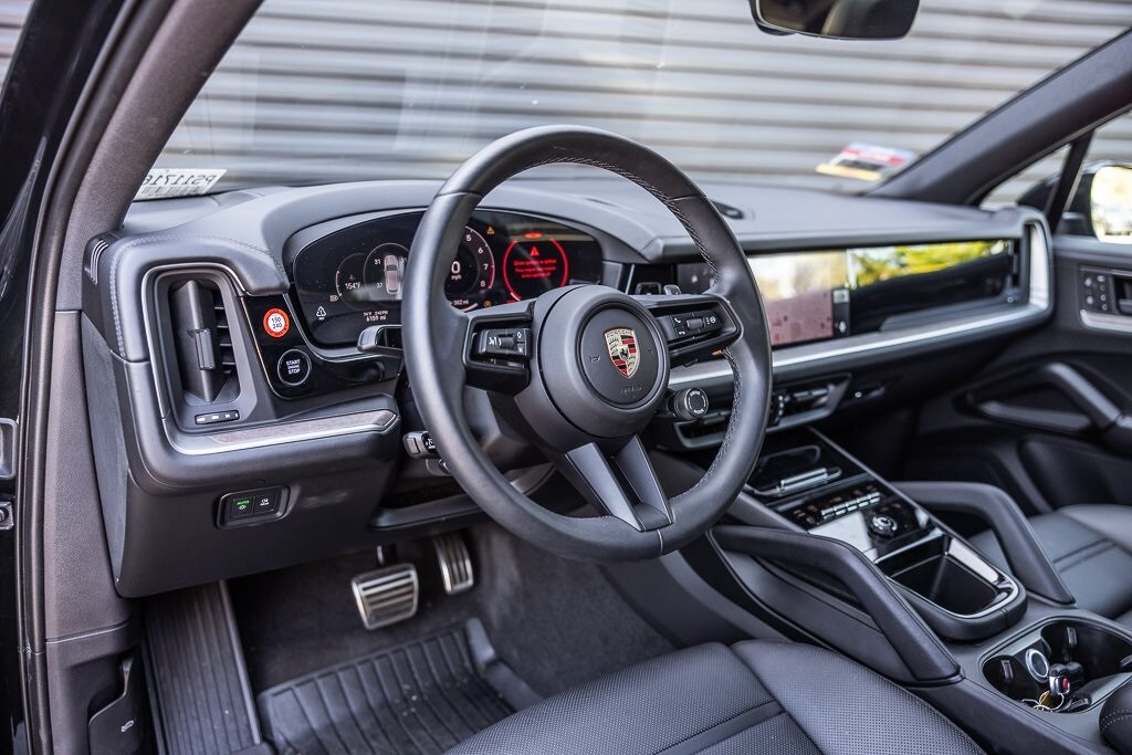 2024 Porsche Cayenne S photo 2