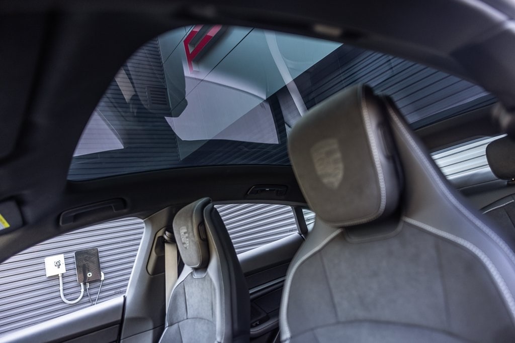 2025 Porsche Taycan photo 15