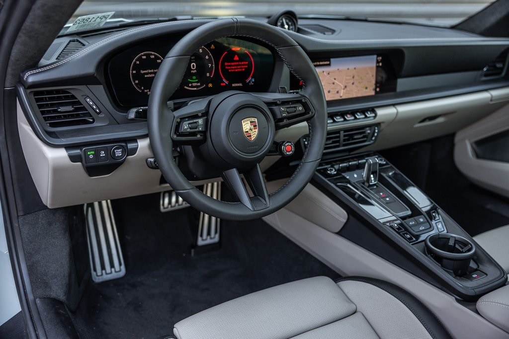 2025 Porsche 911 4 GTS photo 4