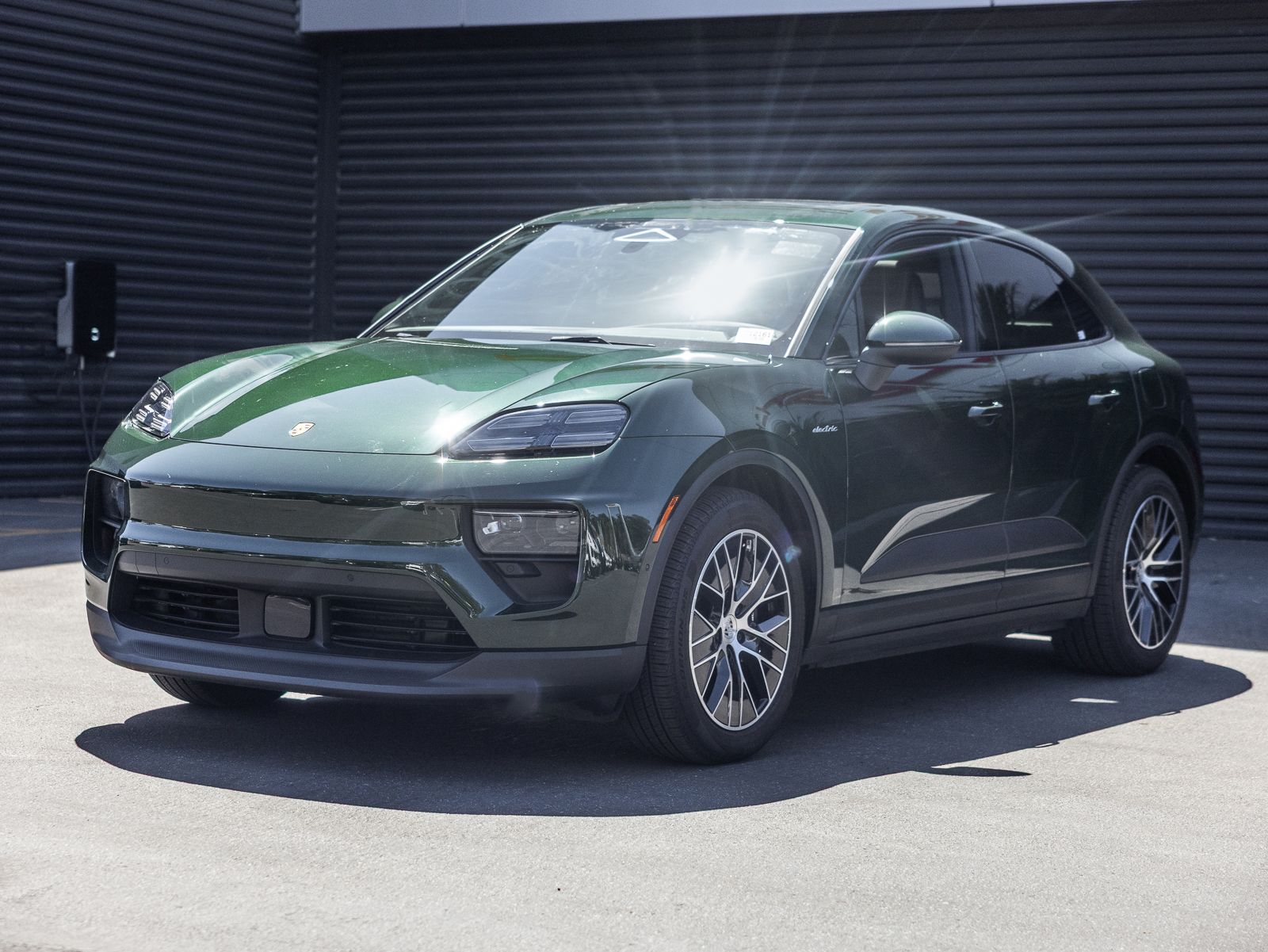 2025 Porsche Macan Macan Electric's photo
