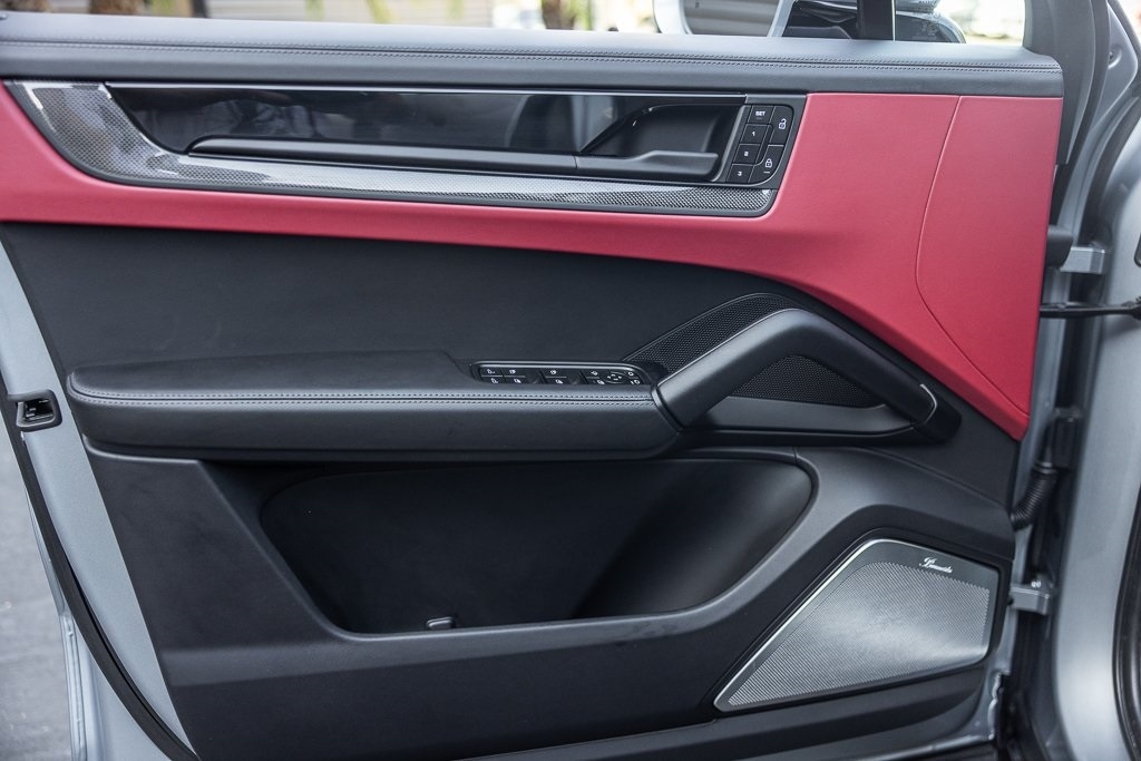 2025 Porsche Cayenne Coupe GTS photo 22
