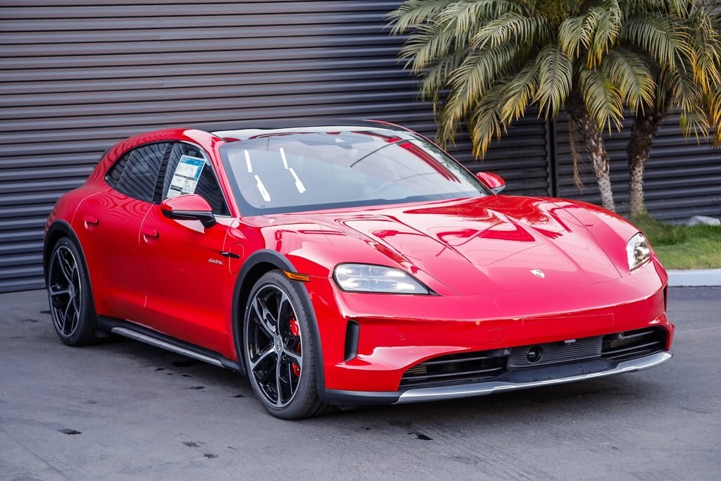 2025 Porsche Taycan Cross Turismo 4S photo 3