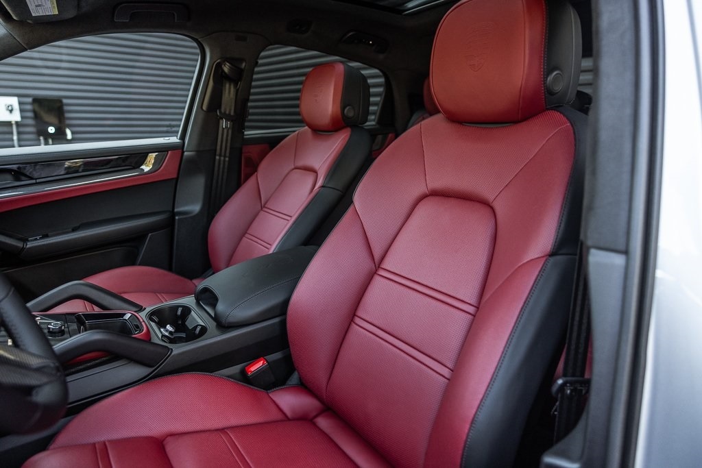 2025 Porsche Cayenne Coupe GTS photo 5