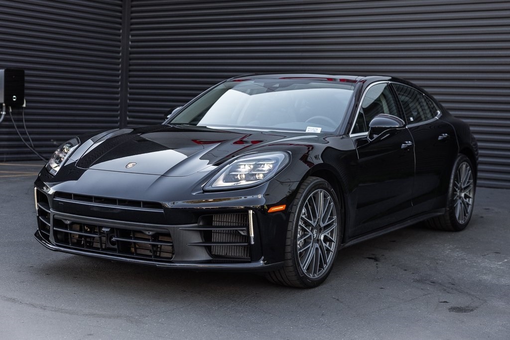 2024 Porsche Panamera Base's photo