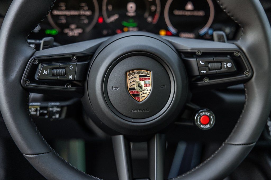 2026 Porsche 911 GTS - Photo 13