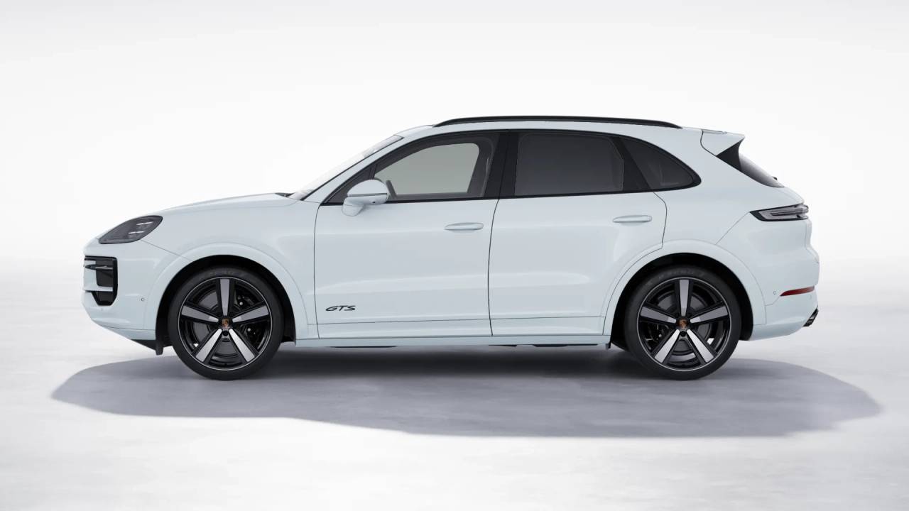 2026 Porsche Cayenne GTS photo 2
