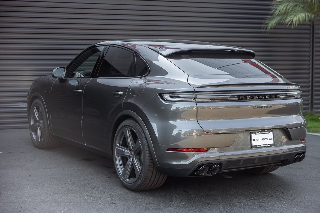 2025 Porsche Cayenne E-Hybrid Coupe photo 3