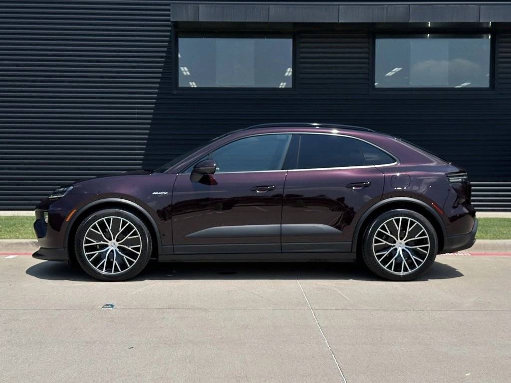 2025 Porsche Macan Electric photo 2