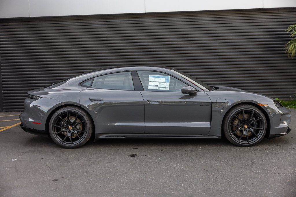 2026 Porsche Taycan GTS - Photo 8
