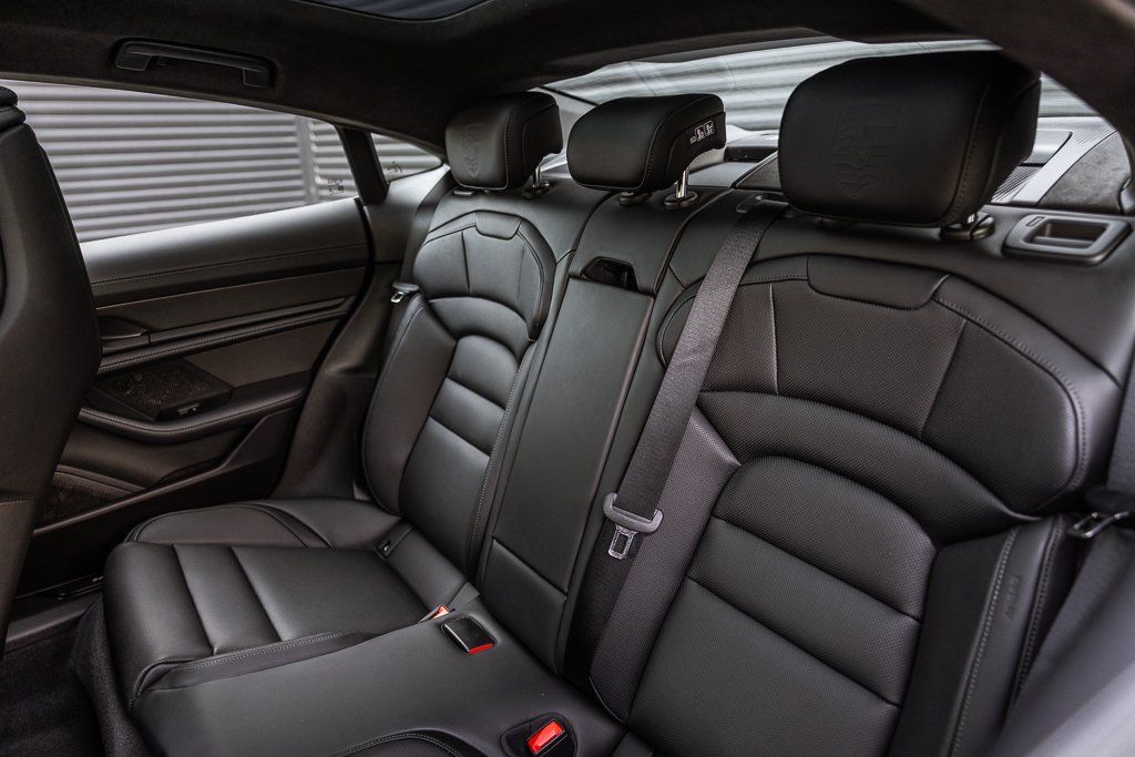 2026 Porsche Taycan GTS - Photo 17