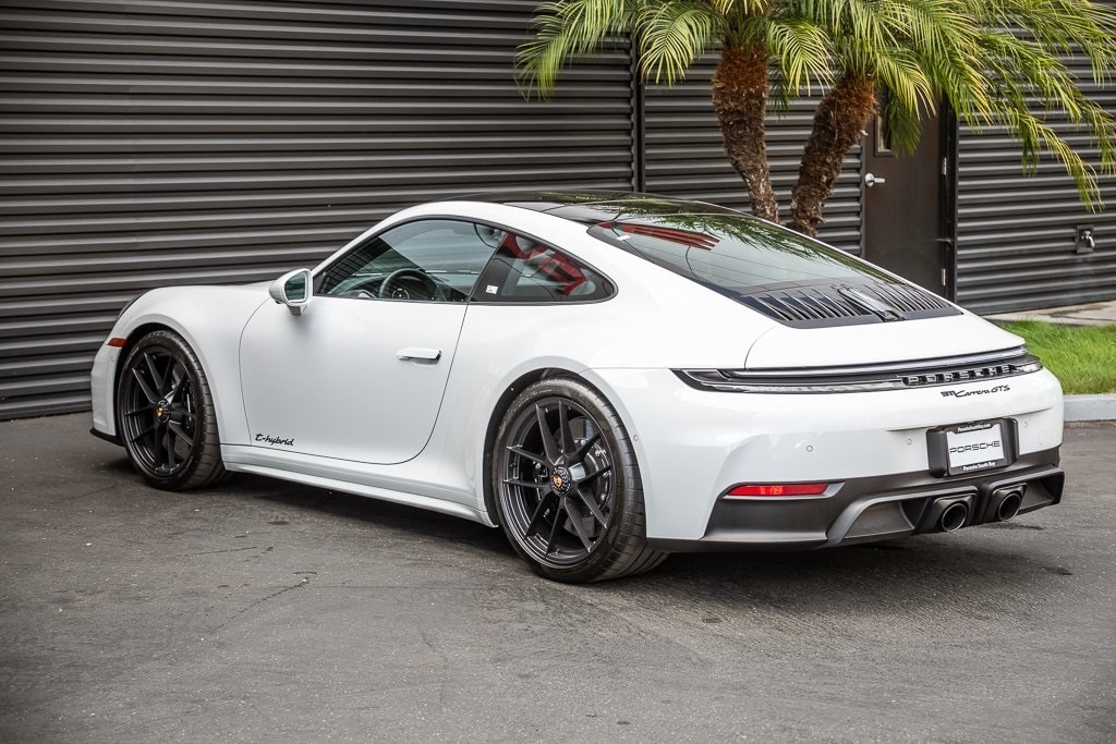 2025 Porsche 911 GTS photo 3