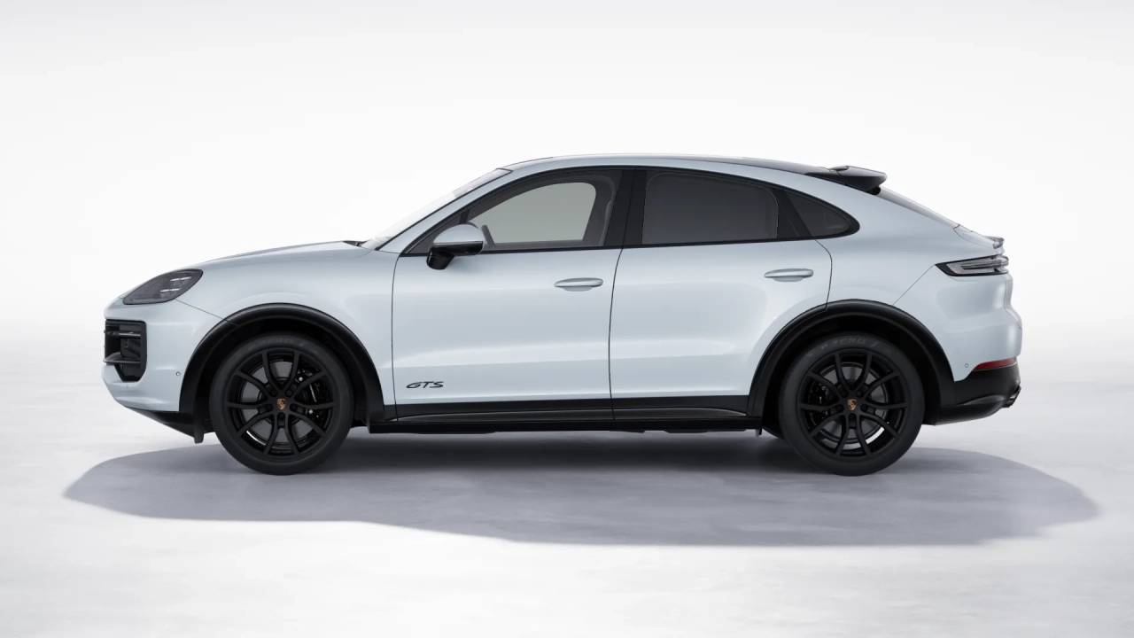 2025 Porsche Cayenne Coupe GTS photo 2