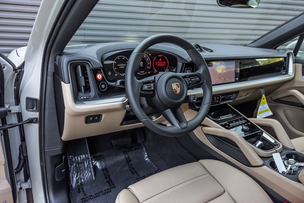 2025 Porsche Cayenne Coupe photo 3