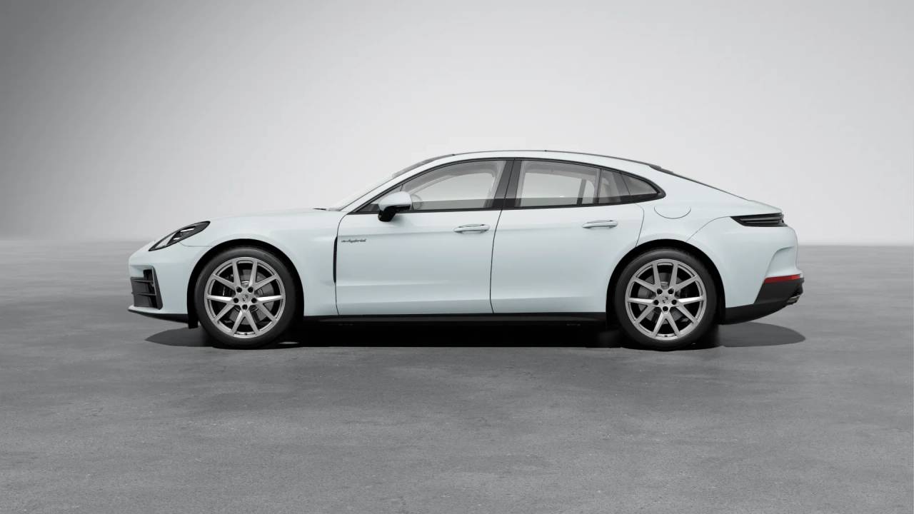 2026 Porsche Panamera E-Hybrid photo 2