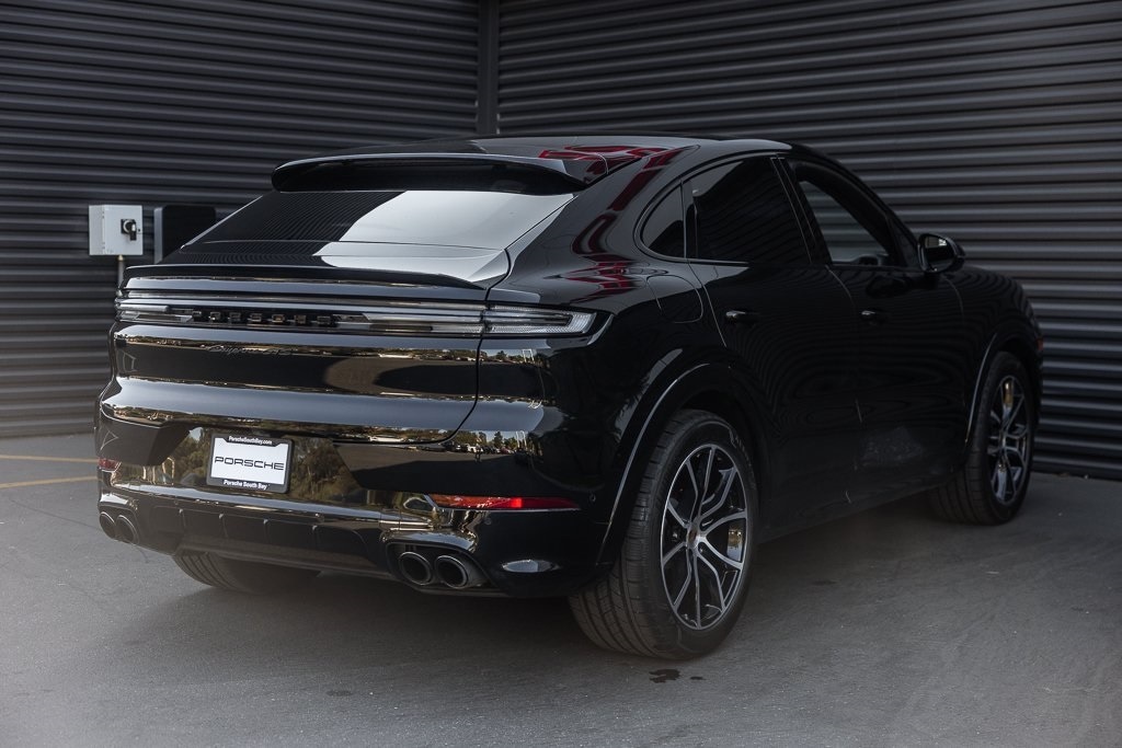 2025 Porsche Cayenne Coupe GTS photo 9
