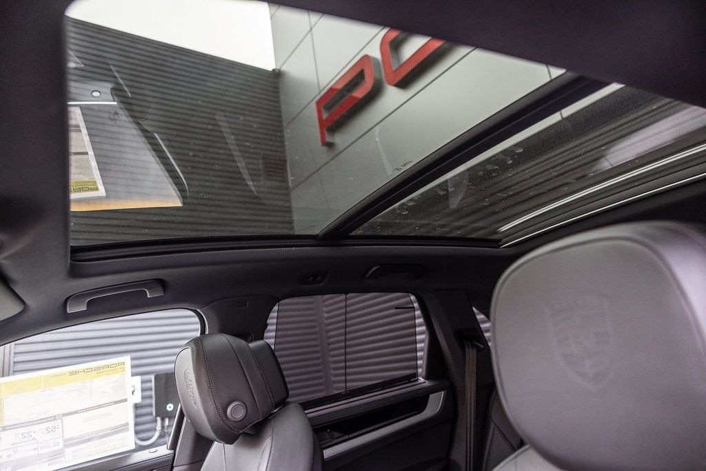 2026 Porsche Cayenne S E-Hybrid - Photo 16