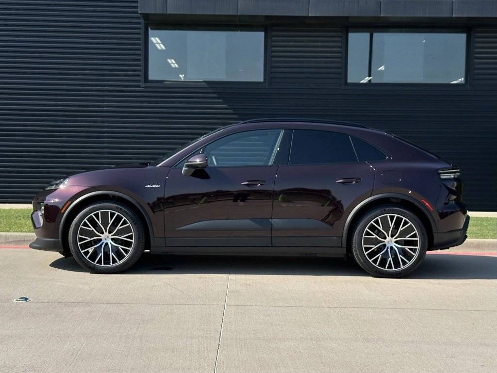 2025 Porsche Macan Electric photo 2