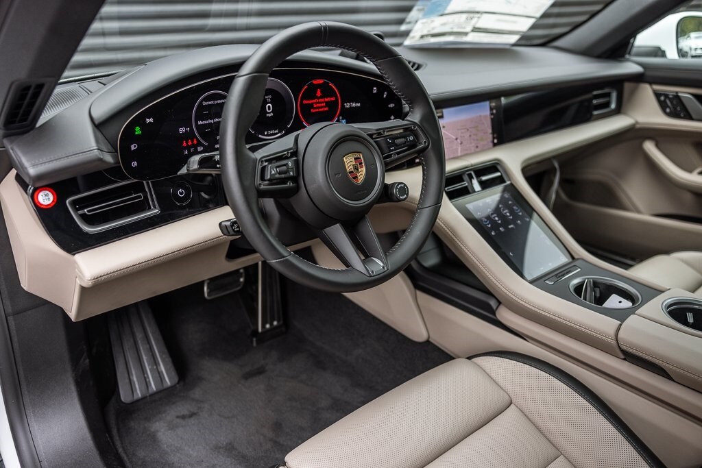 2025 Porsche Taycan photo 4
