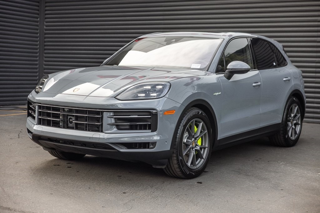 2025 Porsche Cayenne E-Hybrid's photo