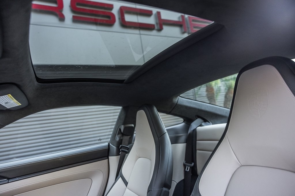 2025 Porsche 911 4 GTS photo 15