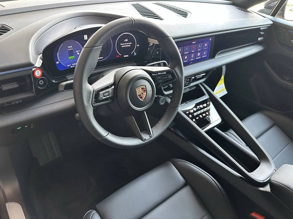 2025 Porsche Macan Electric photo 4