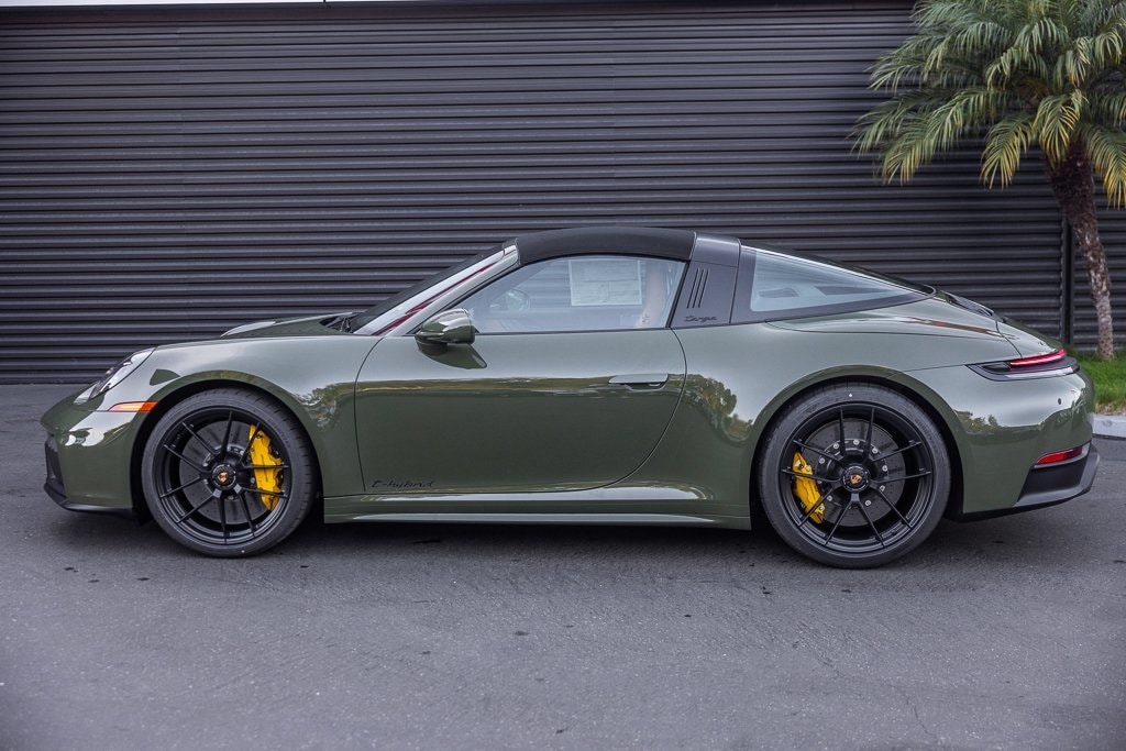 2026 Porsche 911 Targa 4 GTS photo 3