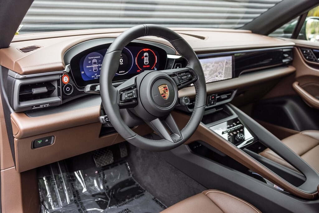 2025 Porsche Macan Electric photo 4